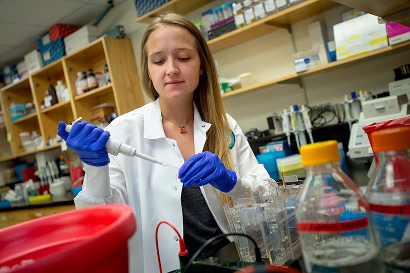Nueroscience major in lab